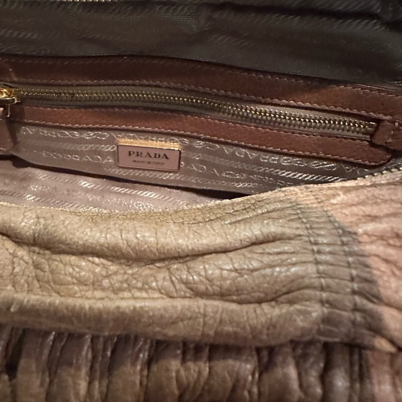 Gorgeous preowned PRADA buttery soft deerskin leather handbags/shoulder strap. - Picture 13 of 15
